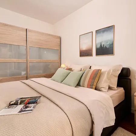 Brand New 1 Bedroom With Backyard Near The Beach! Porec
