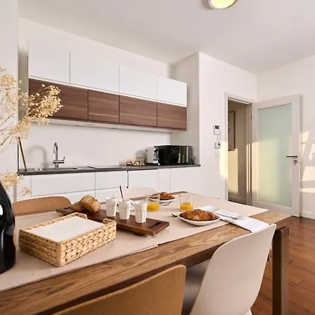 Brand New 1 Bedroom With Backyard Near The Beach! *