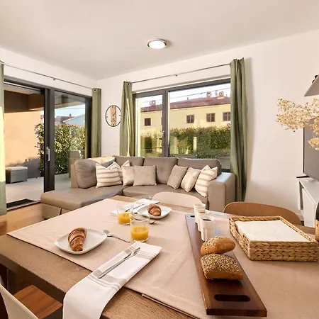 Brand New 1 Bedroom With Backyard Near The Beach!